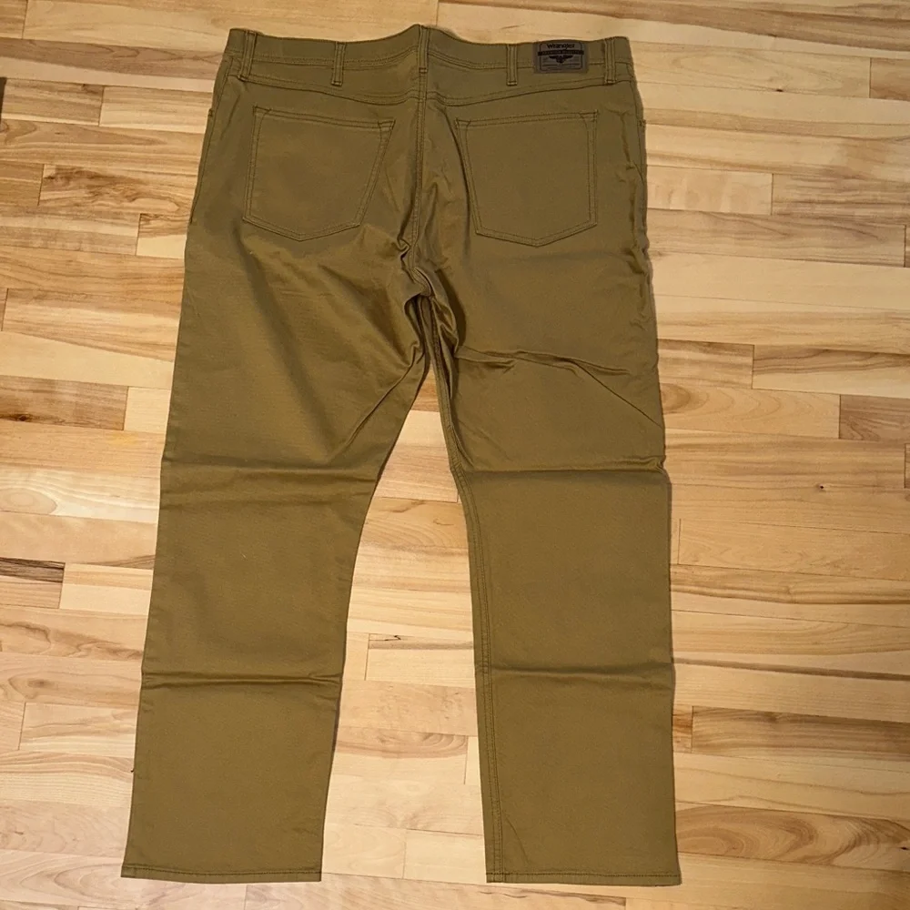 Wrangler Men's Straight Fit Khaki Pants 40x30 Set of 2 NWT